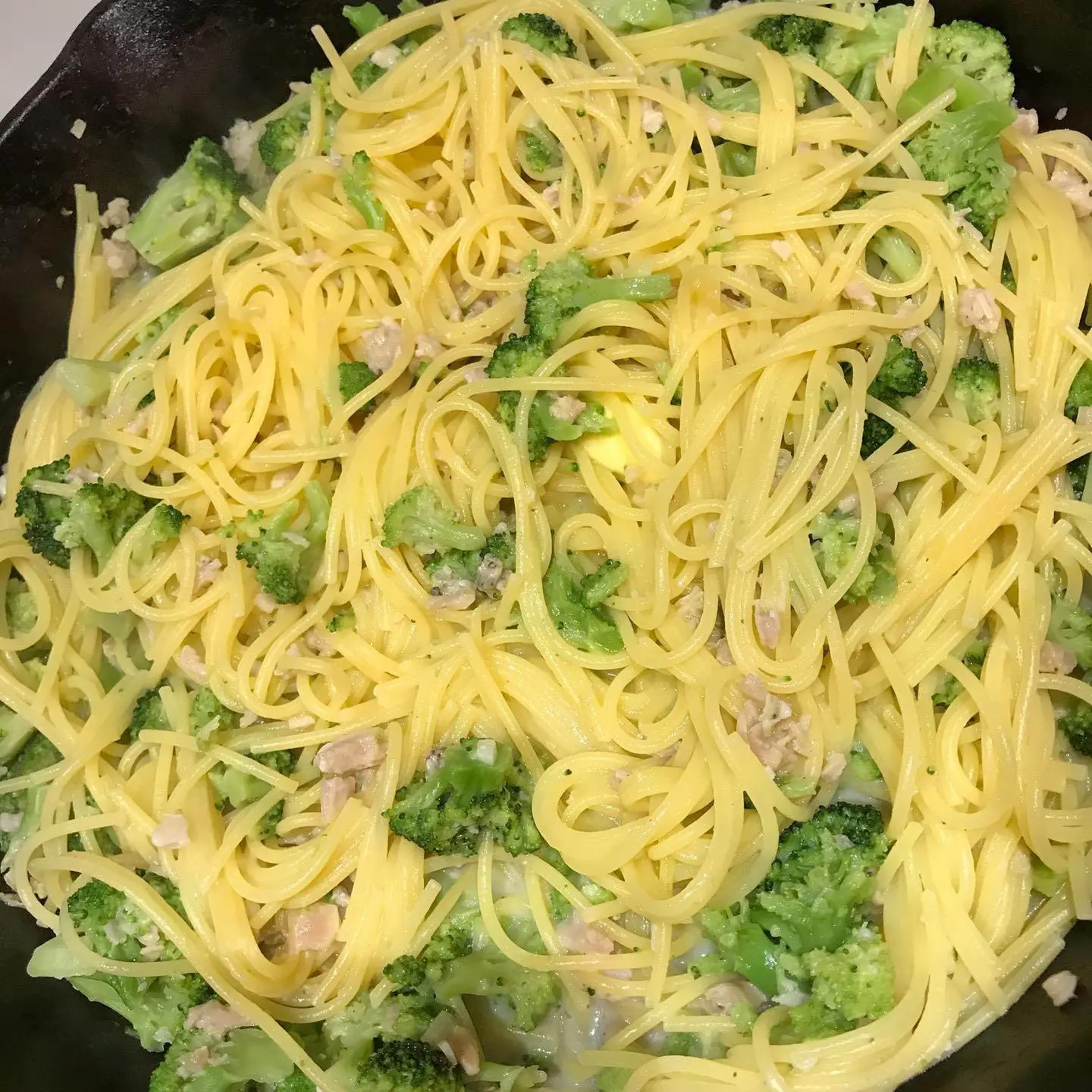 Easy linguine in clam sauce with Broccoli